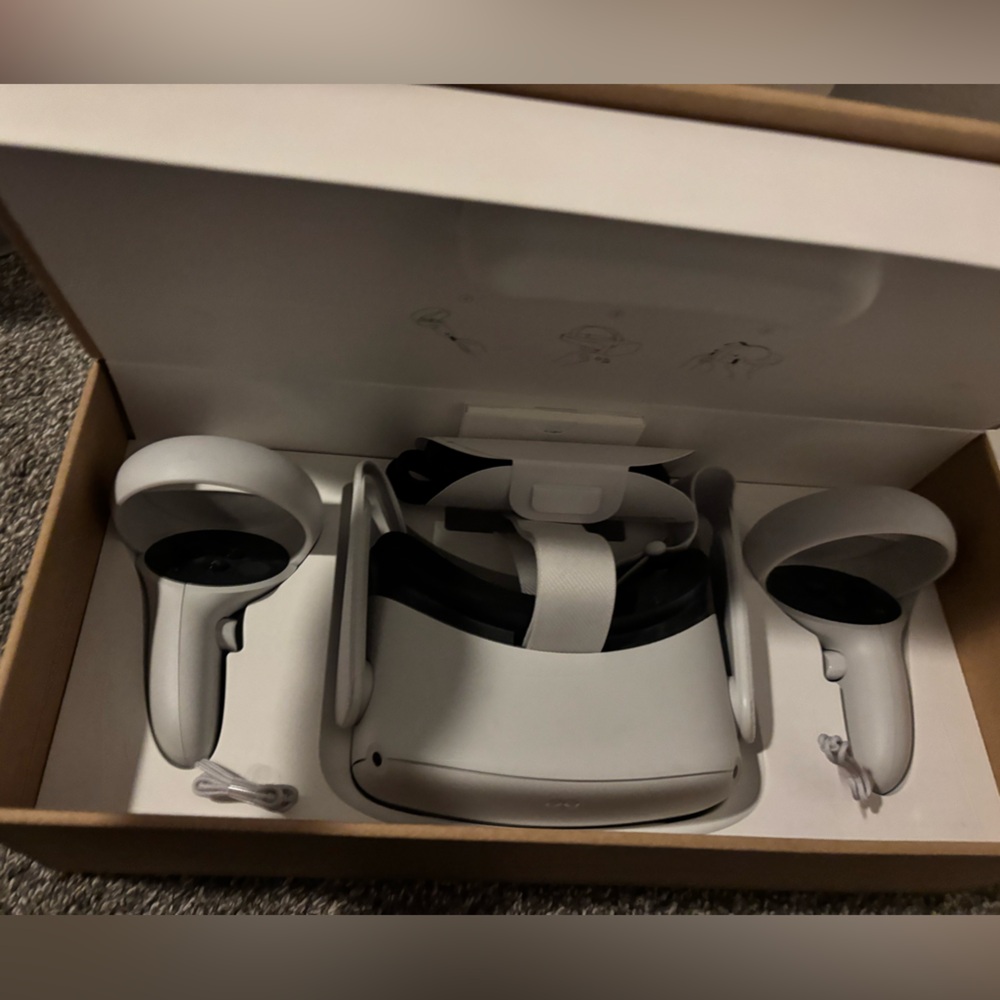Quest 2 White VR Headset
Excellent mint condition and rarely used!